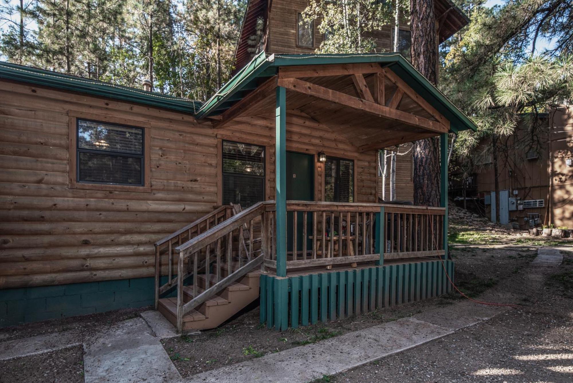 Upper Canyon Inn & Cabins Руидозо Экстерьер фото